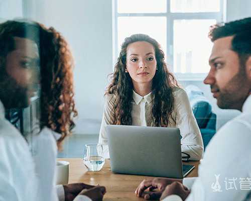 青岛代孕代生宝宝包男孩,青岛试管费用_第三代试管婴儿具体流程是什么？